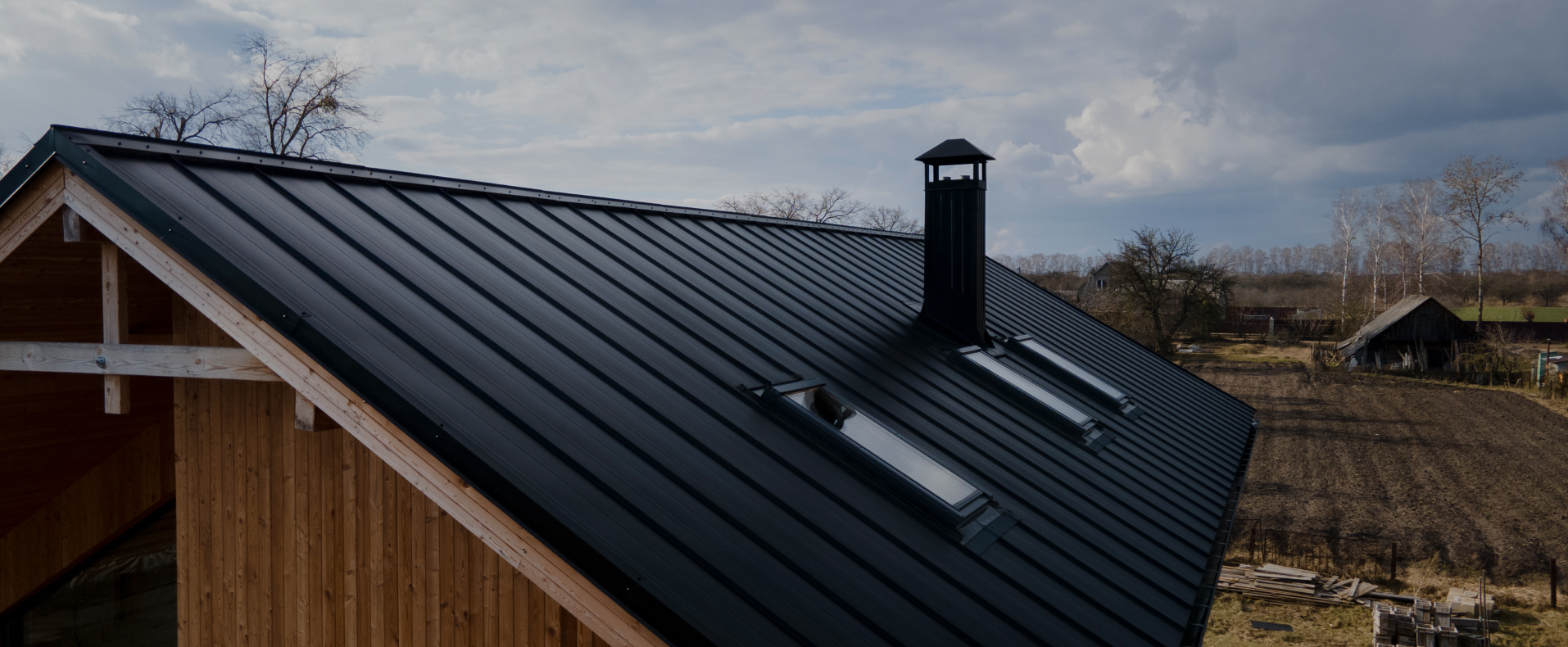 What are some advantages to choosing a metal roofing material over other options?